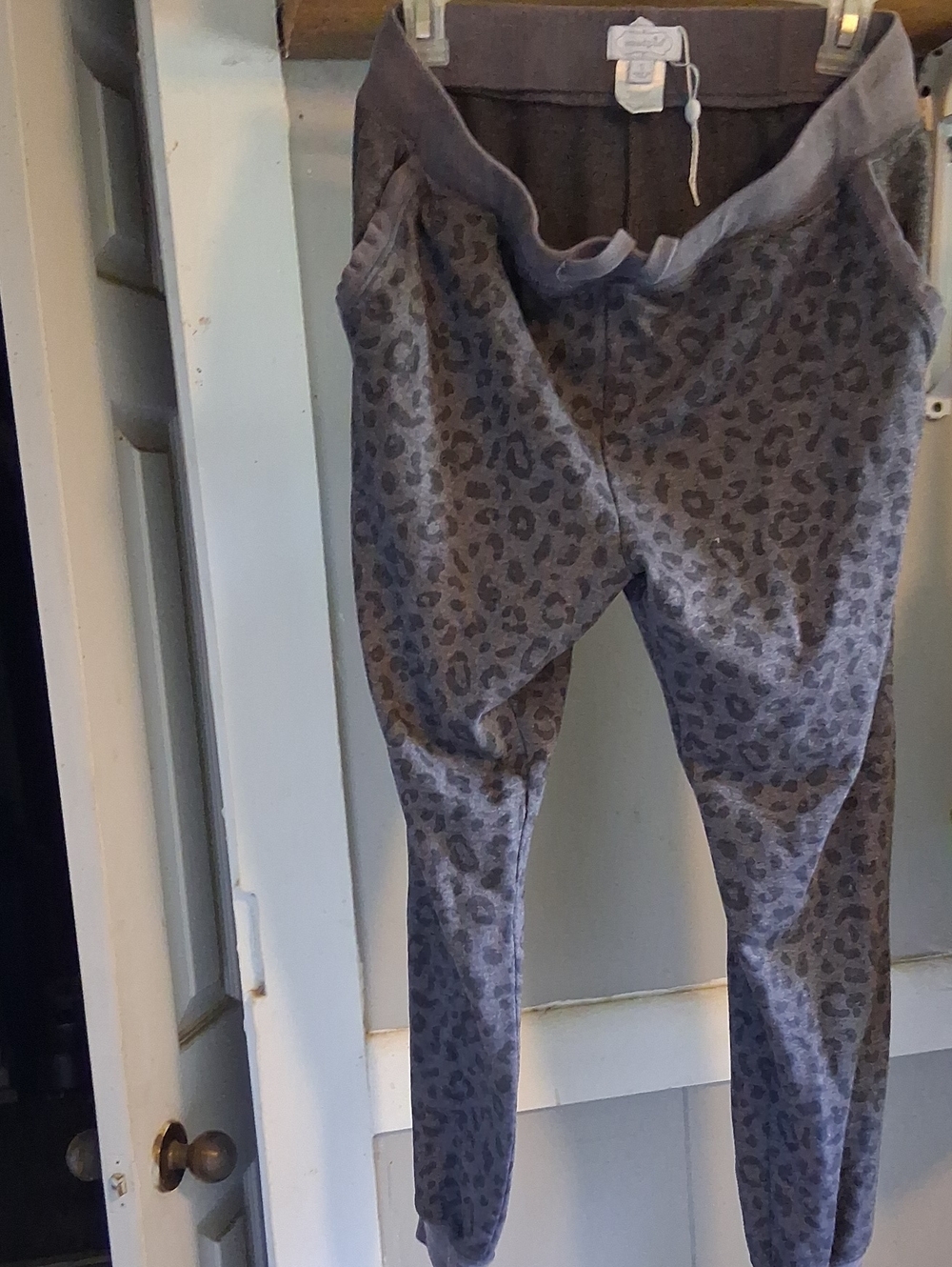 Girls' Gray Leopard Print Jogger Pants - Brand: Unknown